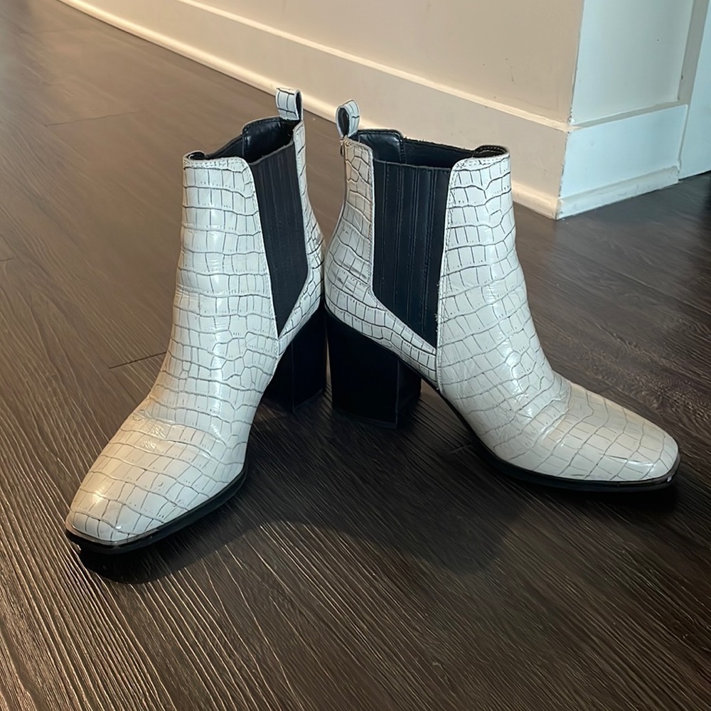 Marc Fisher - Block heel white print boot. Size 7 1/2